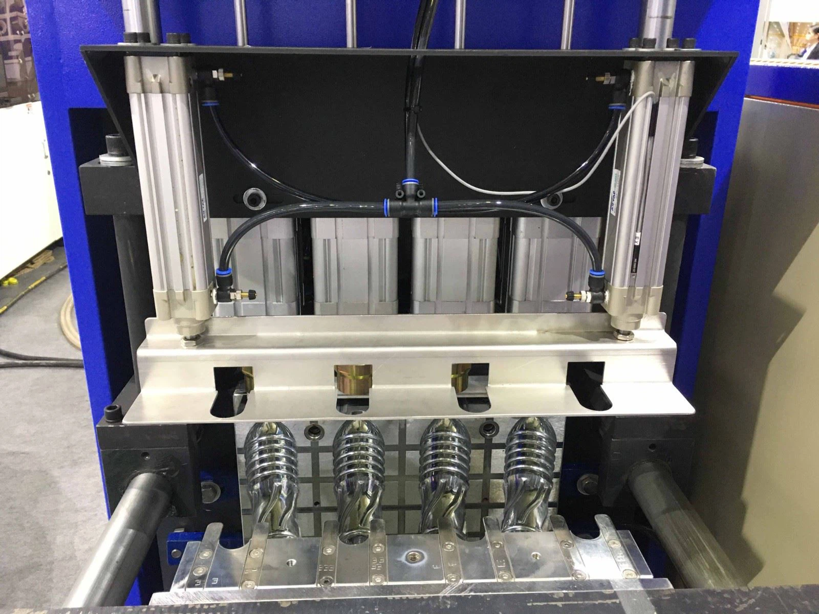 pet bottle blowing machine2.jpg pet bottle blowing machine2.jpg