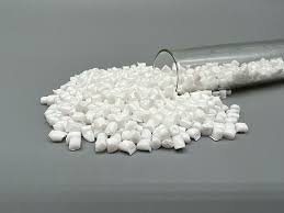 Kuris plastikas yra plačiausiai naudojamas gaminant vandens butelius?